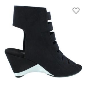 Inez Fara onex heels.